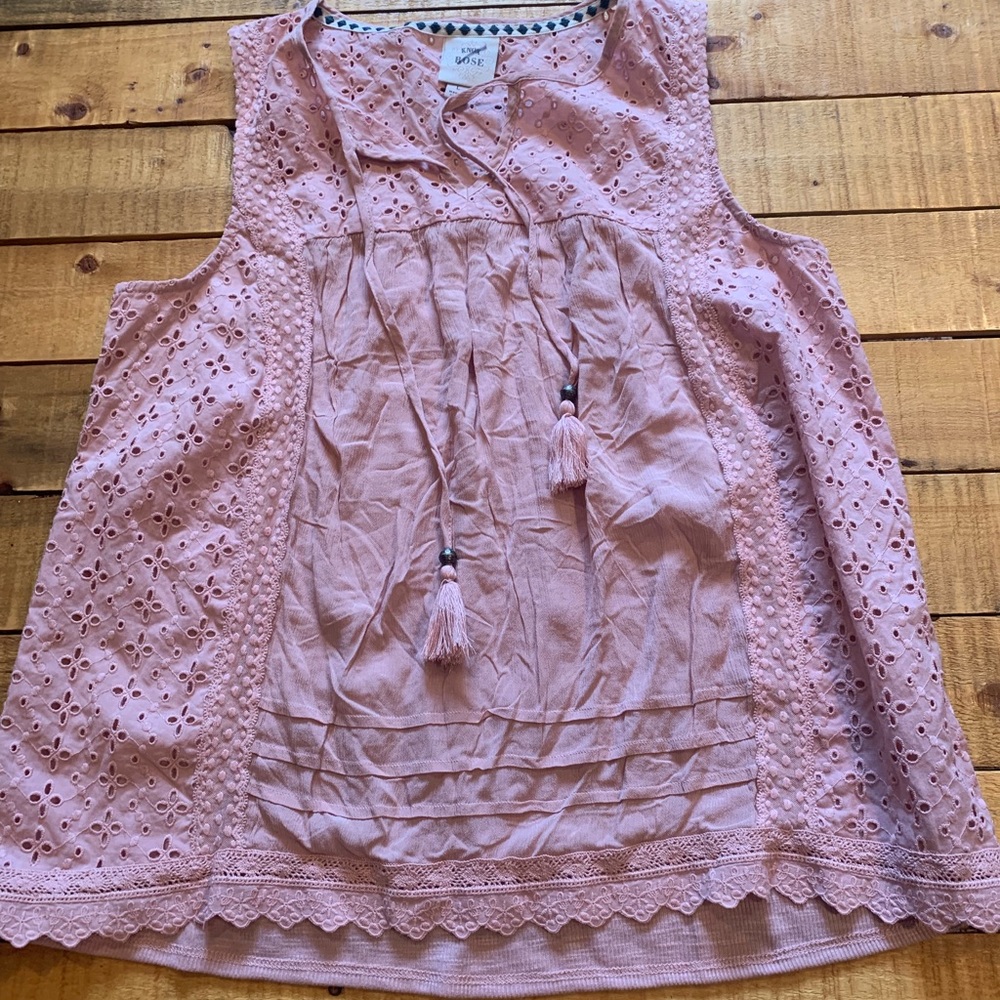 Soft pink lace detailed tank